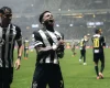 Com um a mais, Atlético vira sobre Cruzeiro e garante vaga na semifinal da Copa do Brasil