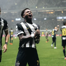 Com um a mais, Atlético vira sobre Cruzeiro e garante vaga na semifinal da Copa do Brasil