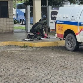 Jovem é preso com granadas e drogas em ônibus na BR-116, em Minas Gerais