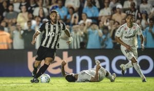 Atlético e Santos se enfrentam em confronto de mata-mata pela primeira vez em competição internacional