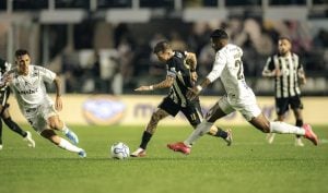 Atlético busca reverter desvantagem contra o Santos na Copa Sul-Americana após derrota por 2 a 0 na ida