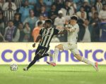 Atlético enfrenta desvantagem após derrota na ida das quartas de final da Sul-Americana contra o Santos
