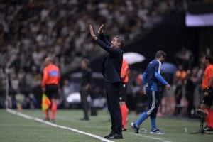 Artur Jorge destaca limitação do Cruzeiro no Brasileirão e cobra reação para garantir vaga na Libertadores