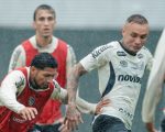Santos deve atuar com equipe alternativa contra o Cruzeiro, mas pode ter estreia de atacante no ataque