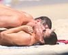 José Loreto e Nanda Marques são flagrados em momento de intimidade na praia de São Conrado, no Rio de Janeiro