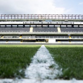Cruzeiro encara Santos na Vila Belmiro em duelo decisivo pelo Brasileirão