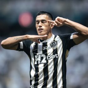 Atlético-MG elimina o Santos nos pênaltis e avança à semifinal da Sul-Americana