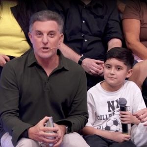 Apresentador Luciano Huck defende convivência pacífica nos estádios após episódio de hostilidade a torcedor do Corinthians