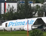 Acidente de aeronave de carga da Amazon em Miami resulta em cinco mortes e provoca suspensão temporária de operações no aeroporto