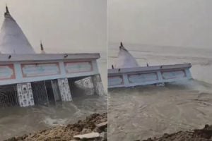 Templo dedicado a Shiva de quase 150 anos é destruído pelo Rio Ganges na Índia devido à erosão na margem