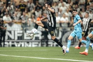 Reinier destaca atuação decisiva na classificação do Atlético às semifinais da Sul-Americana e tranquiliza sobre lesão