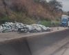 Tombamento de caminhão na BR-381 causa mais de seis horas de lentidão no trânsito em Belo Horizonte