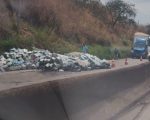 Tombamento de caminhão na BR-381 causa mais de seis horas de lentidão no trânsito em Belo Horizonte