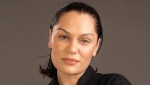 Jessie J anuncia pausa nas redes sociais para realizar segunda cirurgia de reconstrução mamária após câncer de mama