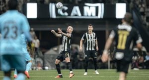 Atlético enfrenta dúvidas na zaga para duelo contra a Chapecoense