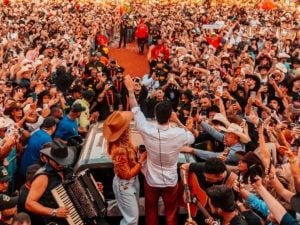 Gusttavo Lima registra público recorde em show na Festa do Peão de Barretos e destaca noite histórica