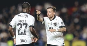 Bernard atribui evolução no Atlético ao trabalho de Eduardo Domínguez e destaca sua importância na temporada