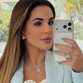 M&atilde;e de Deolane Bezerra divulga carta da influenciadora na pris&atilde;o, indicando fim do per&iacute;odo de dificuldades