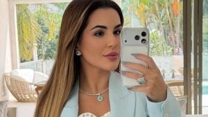 Mãe de Deolane Bezerra divulga carta da influenciadora na prisão, indicando fim do período de dificuldades