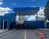 Torcedores do Cruzeiro realizam protesto na Toca da Raposa 2 antes de viagem para Salvador