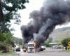 Incêndio de grande proporção atinge caminhão-tanque após colisão na BR-262, em Minas Gerais