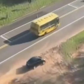 Carro carregado com mais de 200 kg de maconha perde o controle durante persegui&ccedil;&atilde;o policial no Paran&aacute;