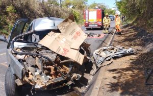 Motorista morre ao invadir contram&atilde;o e colidir com carreta na MG-238, em Funil&acirc;ndia