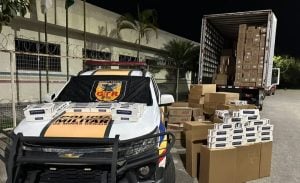 Polícia Militar Rodoviária apreende carga de cigarros contrabandeados avaliada em R$ 1,5 milhão na região Centro-Oeste de Minas Gerais