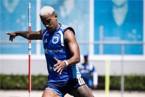Cruzeiro publica fotos de treino após semana de folga e recebe críticas de torcedores