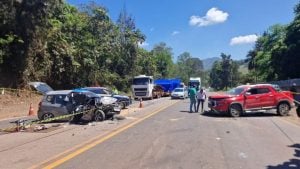 Batida de frente na BR-040, em Congonhas, deixa uma morte e quatro feridos