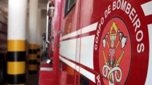 Incêndio suspeito destrói loja de flores em Barbacena e mobiliza equipes de emergência