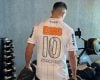 Atacante do Atlético revela origem de camisa de Ronaldinho Gaúcho utilizada em treino