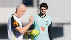 Ot&aacute;vio destaca oportunidade &uacute;nica na sele&ccedil;&atilde;o brasileira e elogia prepara&ccedil;&atilde;o de Taffarel