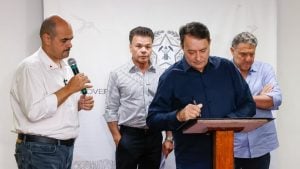 Dono do Cruzeiro agradece apoio financeiro do governo de Minas Gerais diante de crise no patrocínio de casas de apostas