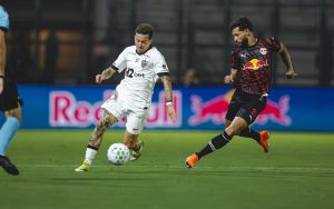 Atlético e Bragantino se enfrentam na Arena MRV após sete meses com mudanças na equipe do Galo