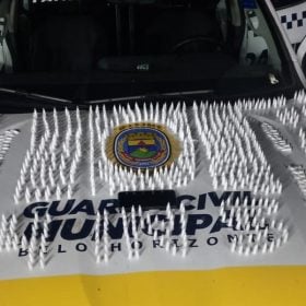 Guarda Civil de Belo Horizonte apreende quase mil pinos com suspeita de coca&iacute;na durante abordagem no bairro Vista do Sol