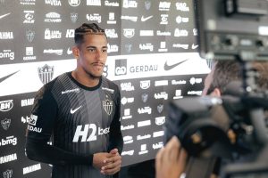 Goleiro Gabriel Delfim manifesta interesse em defender a seleção brasileira e assume titularidade no Atlético