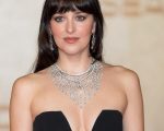 Dakota Johnson e ex-namorado de Megan Fox são vistos juntos em Nova York, em visita ao apartamento de Taylor Swift