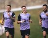 Atlético prioriza opções internas para substituir zagueiros lesionados e evita busca por reforço no mercado