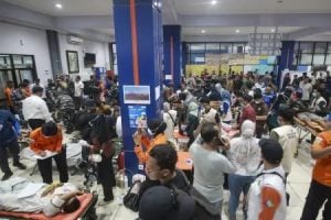 Naufrágio de balsa na Indonésia deixa seis mortos e 129 desaparecidos