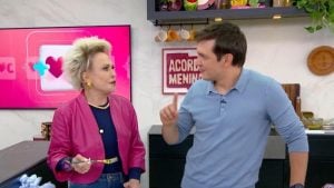 Ana Maria Braga demonstra irritação ao questionar jornalista sobre sabor de prato feito com repolho