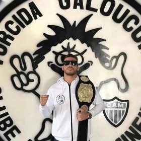 Integrante da torcida organizada Galoucura &eacute; denunciado por tentativa de homic&iacute;dio de membro da pr&oacute;pria torcida em Belo Horizonte