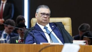 Ministra e Ministros do STF assistem a vídeo de humorista recomendado por Dino durante sessão de julgamento