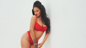 Rihanna compartilha fotos usando lingerie vermelha e reacende expectativa por novo álbum