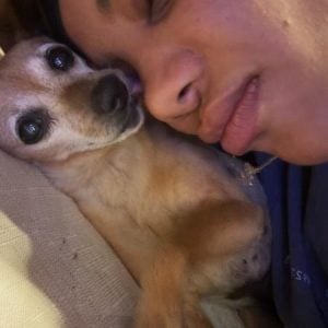 Ludmilla homenageia cachorrinha Manu, com quem viveu 18 anos, e lamenta a perda