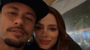 Neymar publica foto com Bruna Biancardi em clima de romance e confirma relacionamento