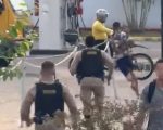 Adolescente com m&atilde;os algemadas tenta fugir de abordagem policial em Belo Horizonte e &eacute; capturado ap&oacute;s persegui&ccedil;&atilde;o