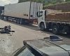 Acidente na Via Expressa, em Contagem, resulta em quatro feridos, incluindo motociclista arremessado sob carreta