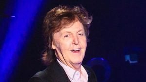 Paul McCartney compara o fim dos Beatles a uma demissão e revela dificuldades enfrentadas após a separação do grupo