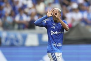 Conflito entre Matheus Pereira e Kaio Jorge durante cobrança de pênalti no Cruzeiro gera discussão antes de decisão final
